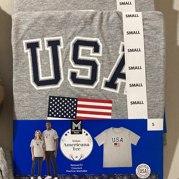 Members Mark, Adult T Shirt Bundle,  & 1 Pair Slipper socks. 7 pieces - Picture 4 of 8